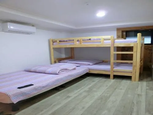 J Guesthouse Seoul 0*,
